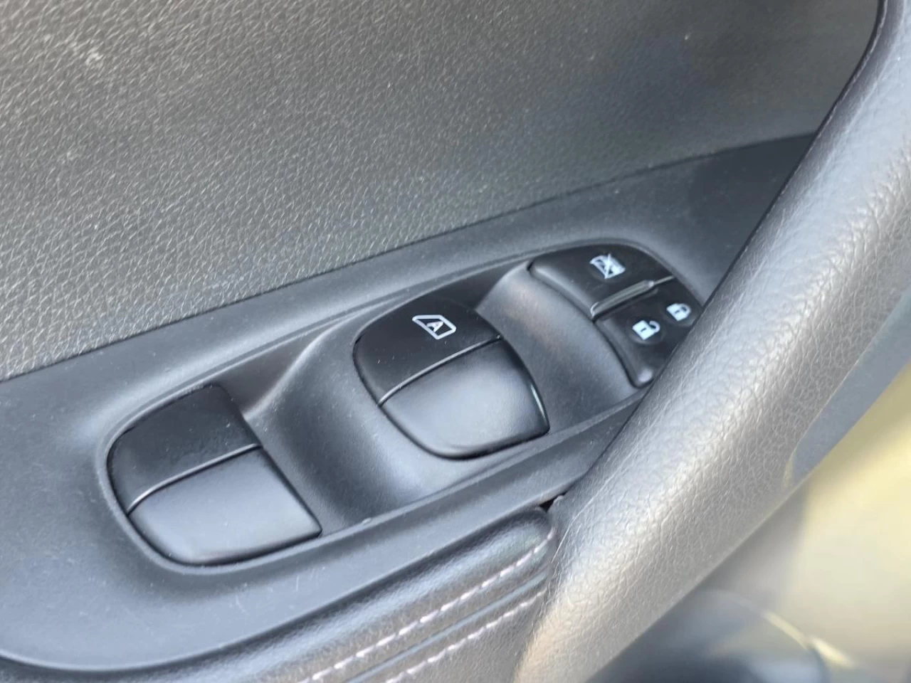2017 Nissan Rogue AWD 4dr S Image principale