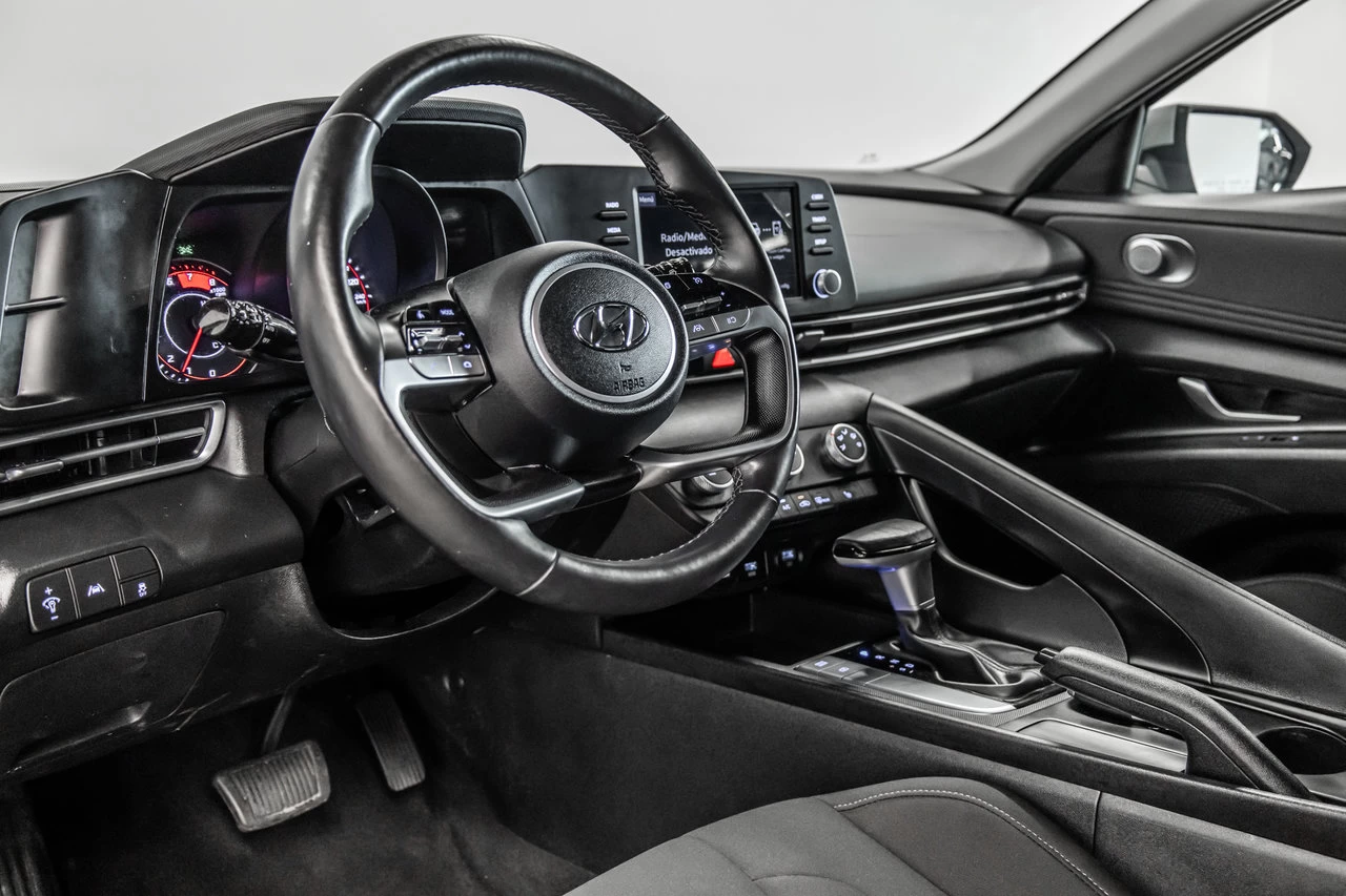 2023 Hyundai Elantra Preferred Main Image
