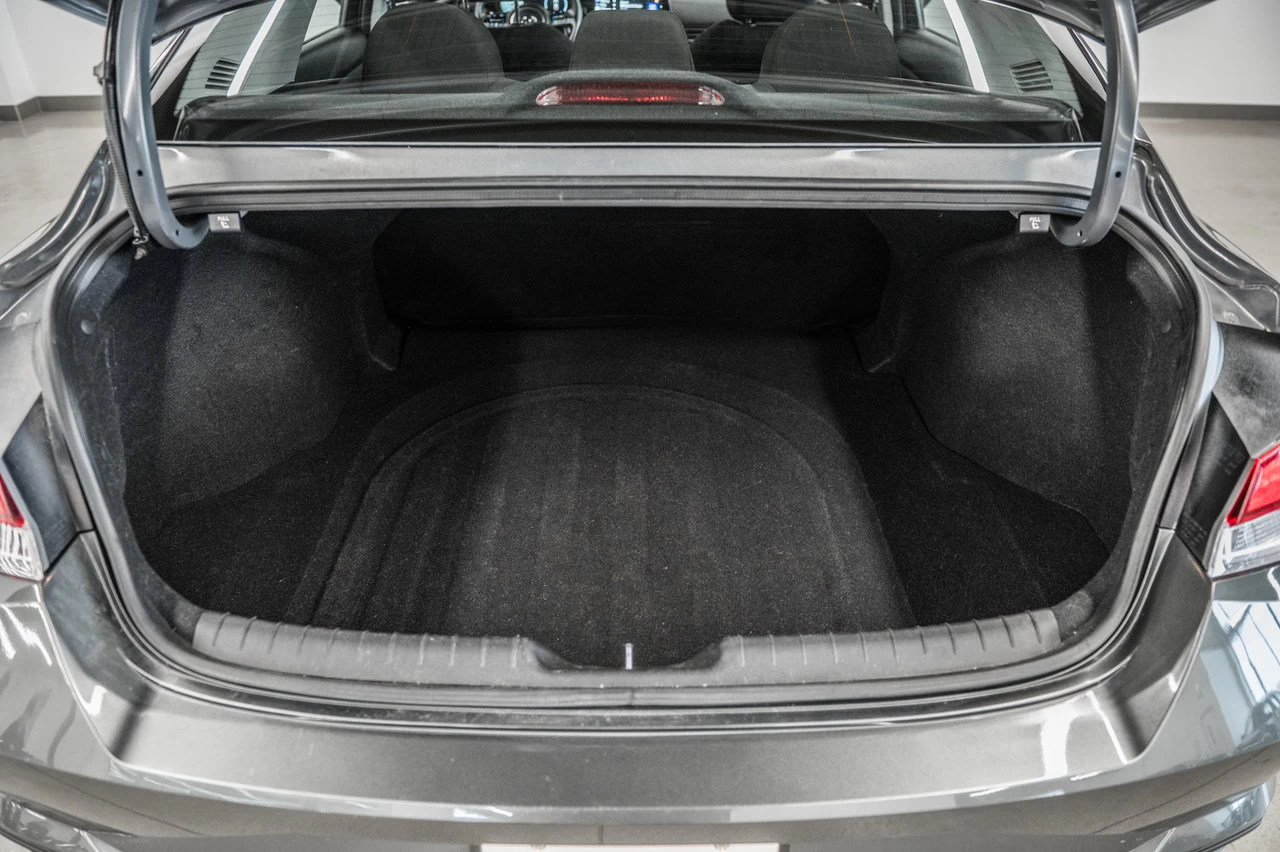 2023 Hyundai Elantra Preferred Tech Image principale