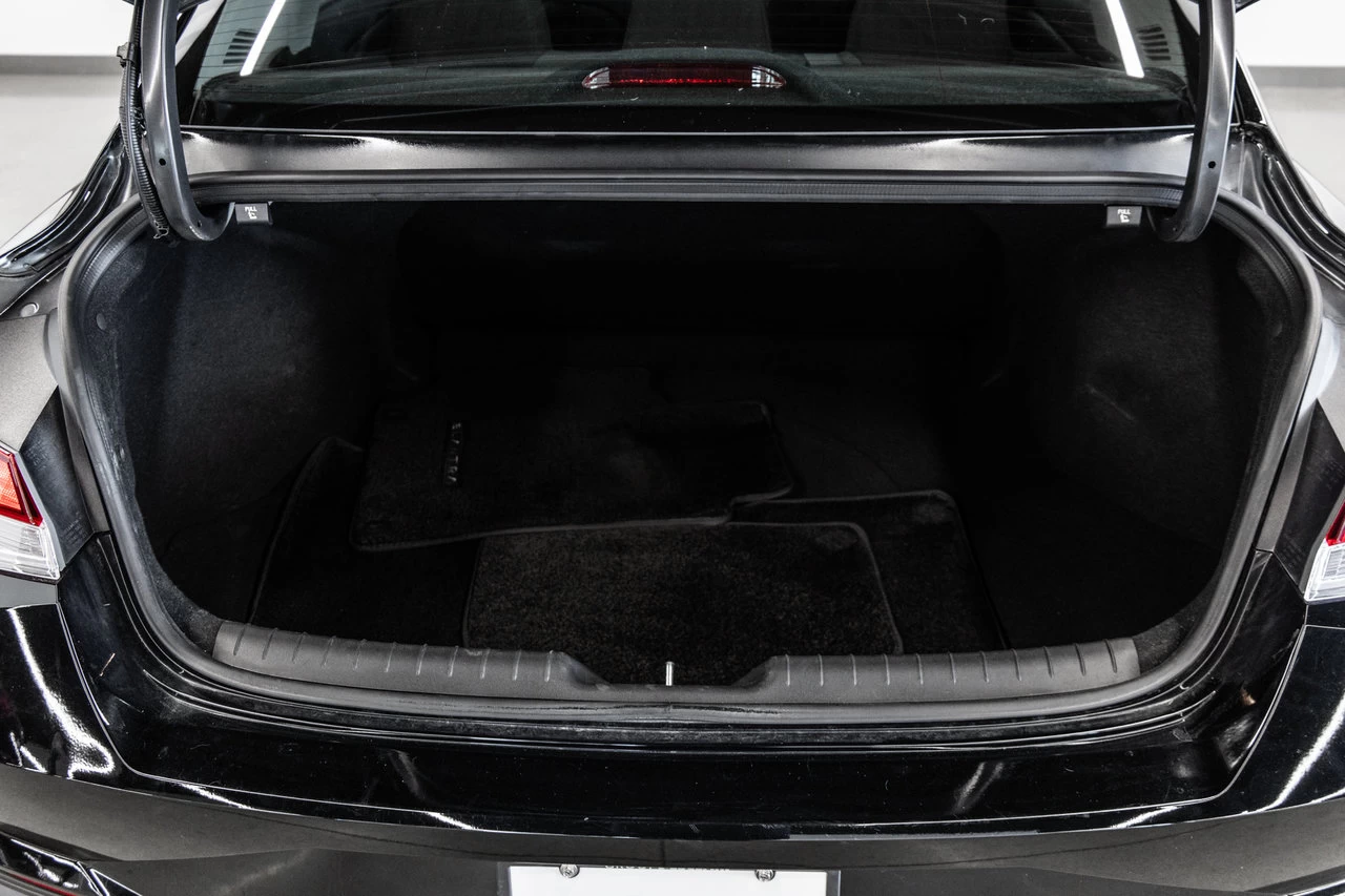 2023 Hyundai Elantra Essential Main Image