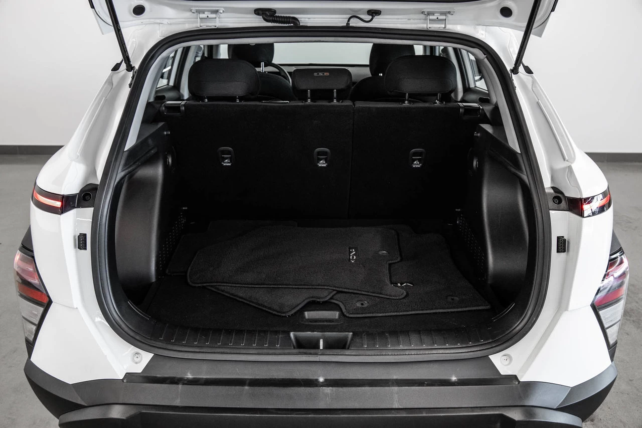 2024 Hyundai Kona Essential Main Image
