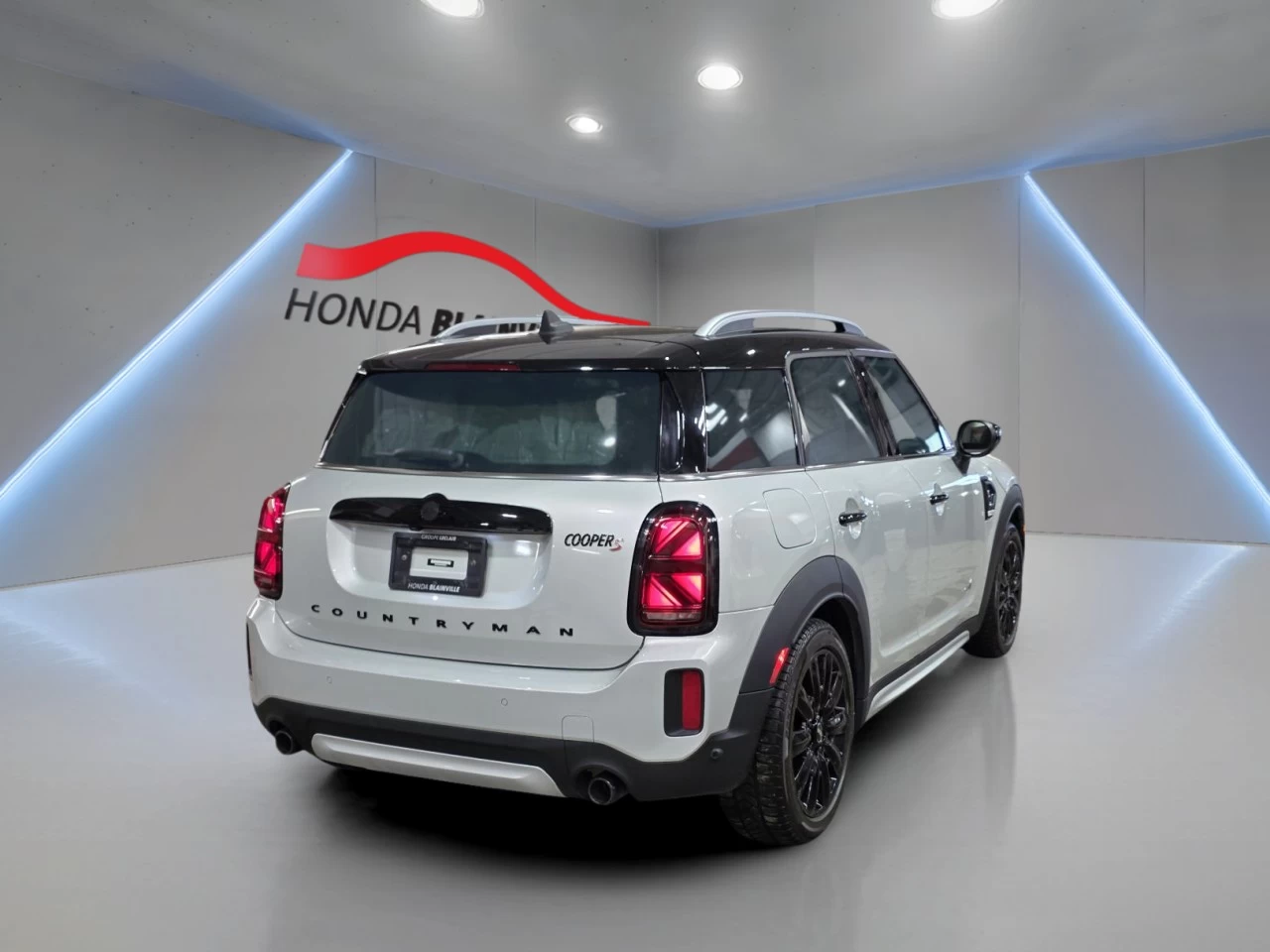 2022 MINI Countryman Cooper S ALL4 Main Image