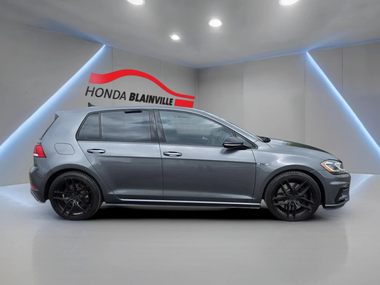 2018 Volkswagen Golf R 5-door DSG Main Image
