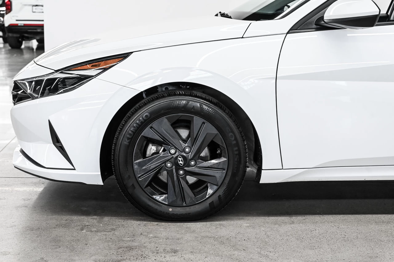 2022 Hyundai Elantra Preferred Main Image