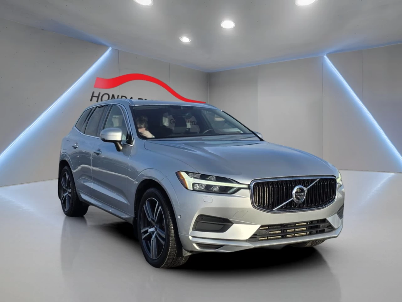 2019 Volvo XC60 T6 AWD Momentum Main Image