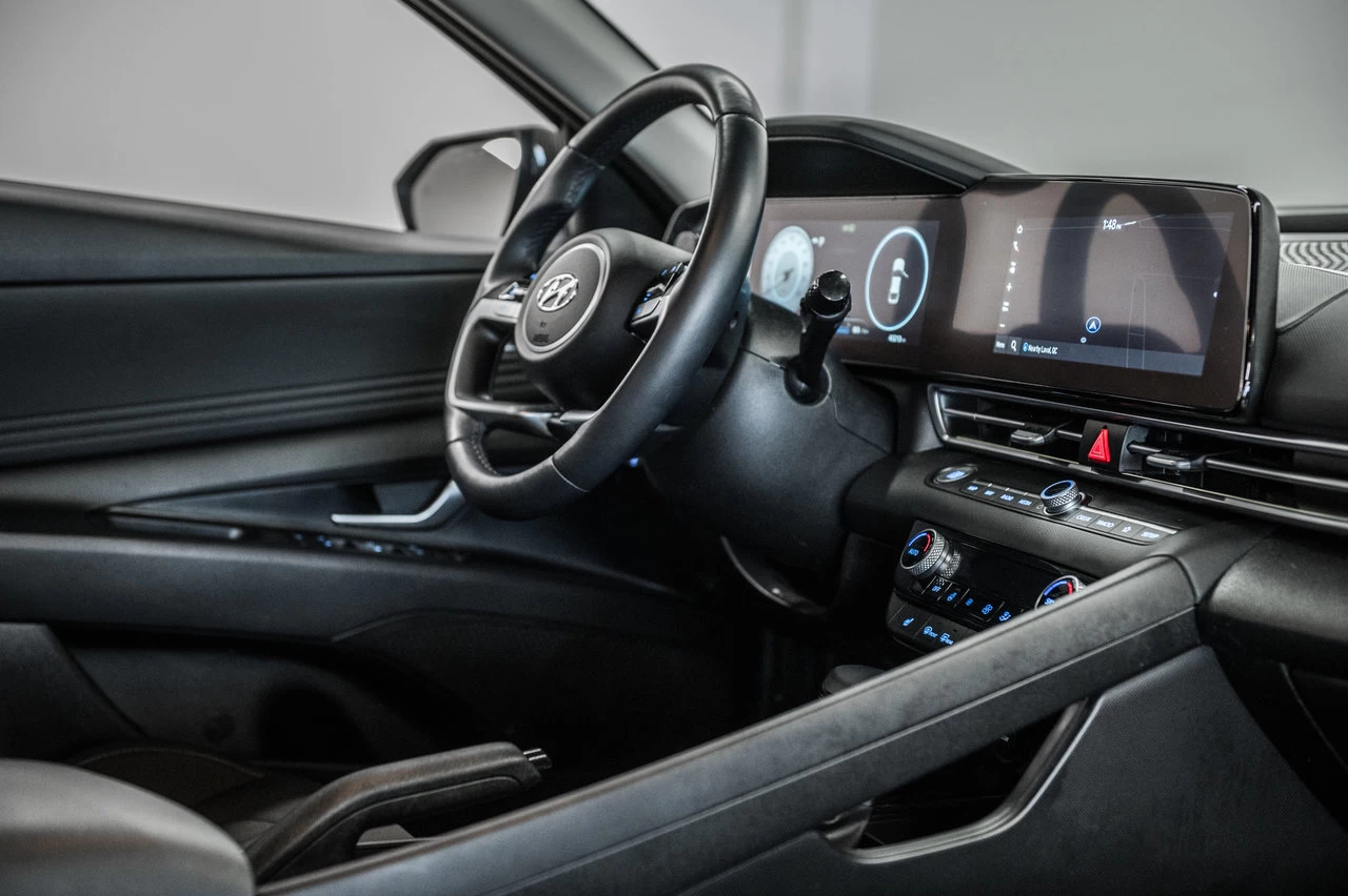 2023 Hyundai Elantra Preferred Tech Image principale