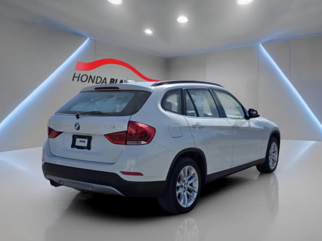 BMW X1 AWD 4dr SAV 8 tires 2015