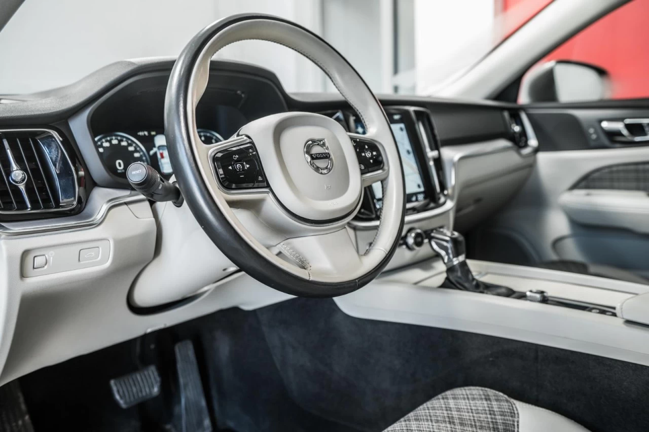 2020 Volvo V60 T5 AWD+TOIT.PANO+CUIR+CARPLAY+SIEGES.CHAUFFANTS Main Image