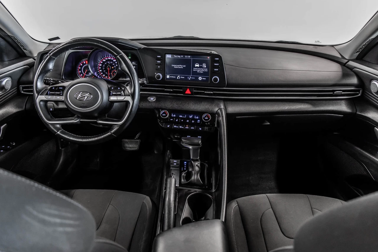 2021 Hyundai Elantra Preferred Main Image