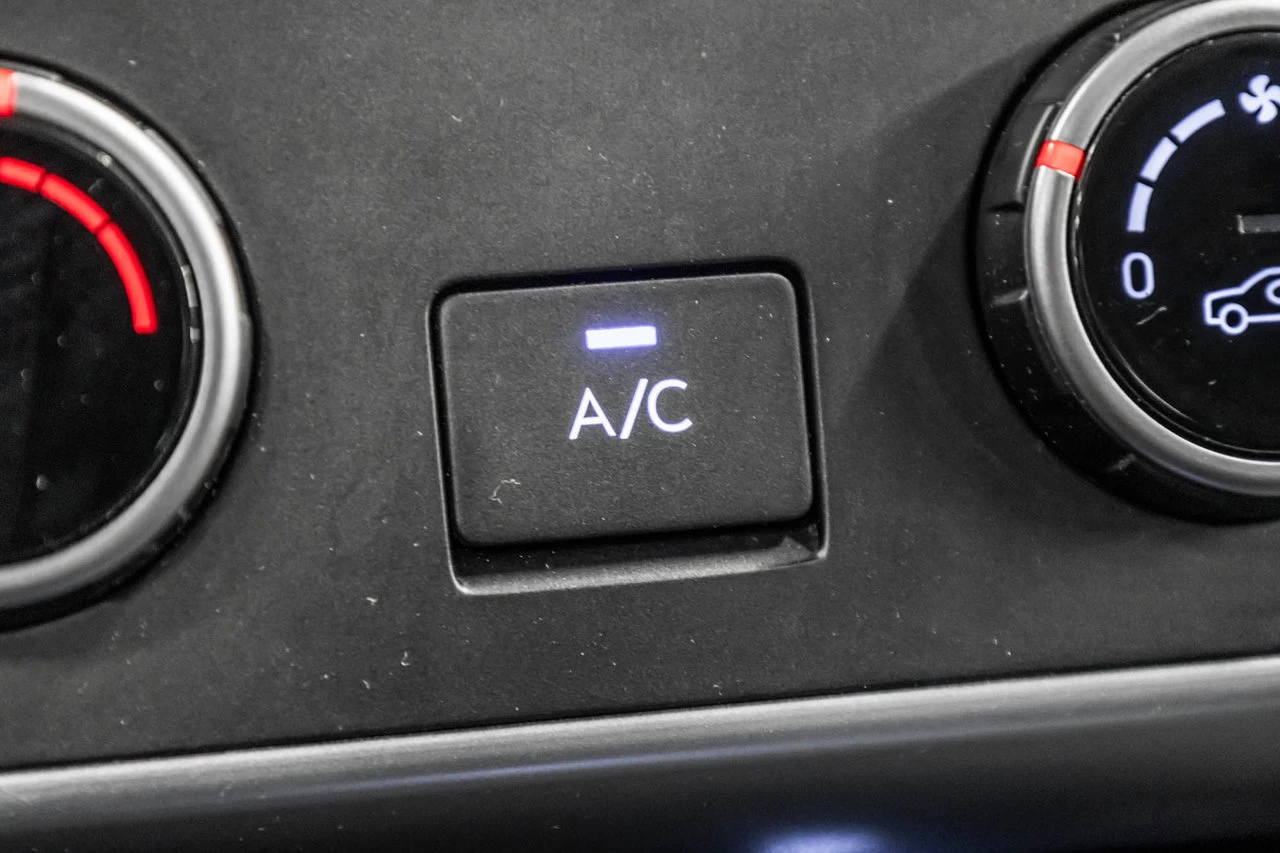 2024 Hyundai Kona Essential Main Image