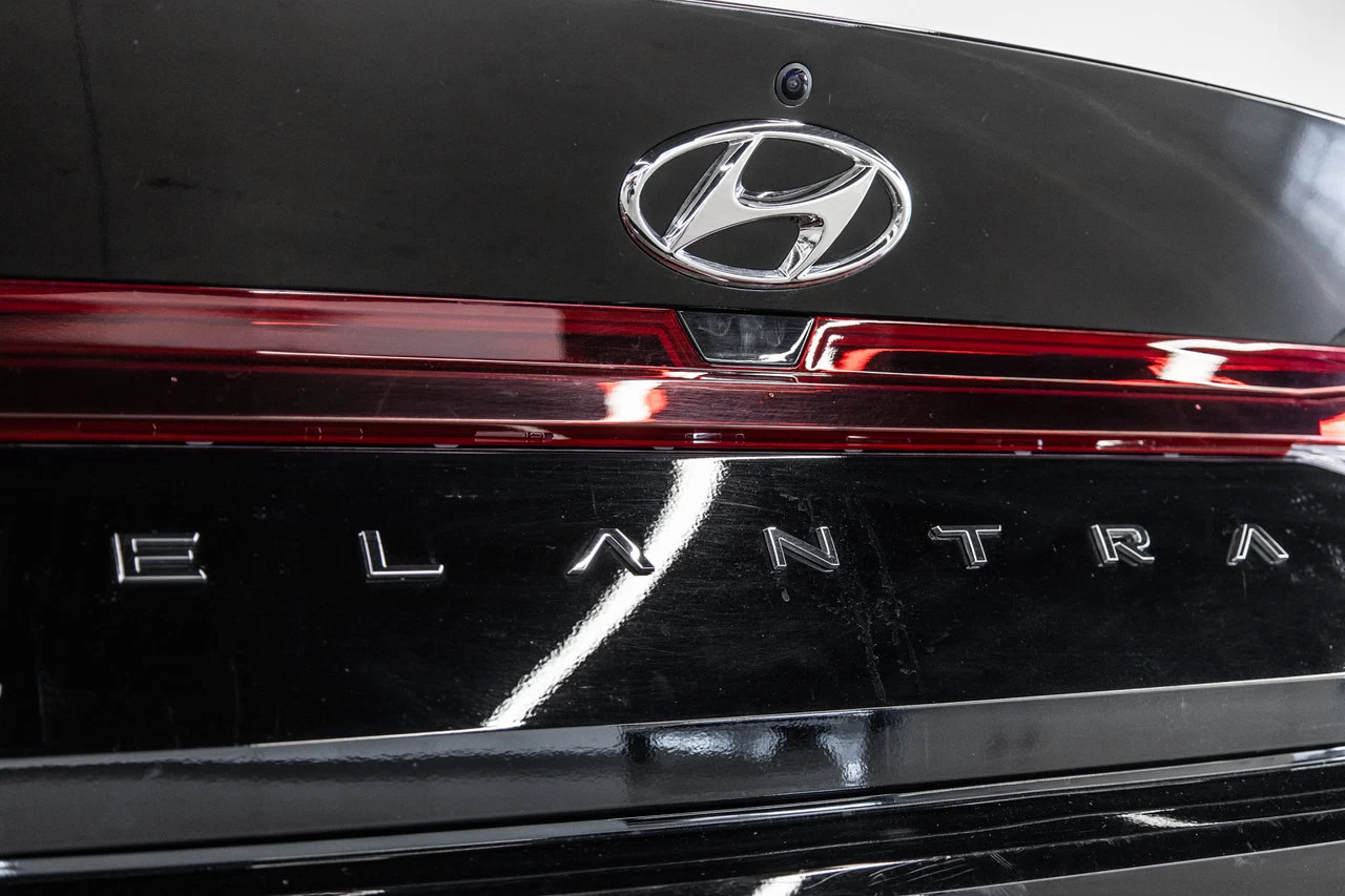 2023 Hyundai Elantra Essential Main Image