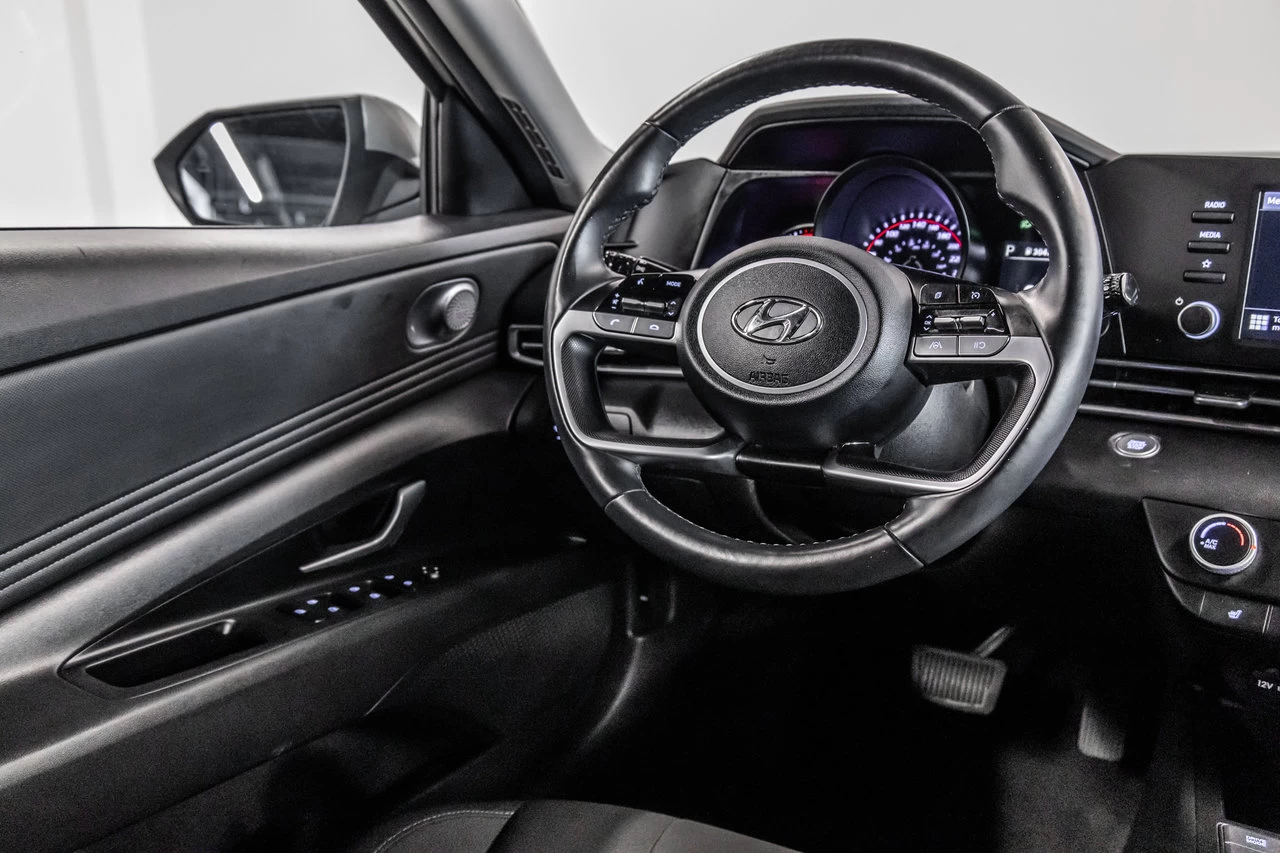 2023 Hyundai Elantra Preferred Main Image