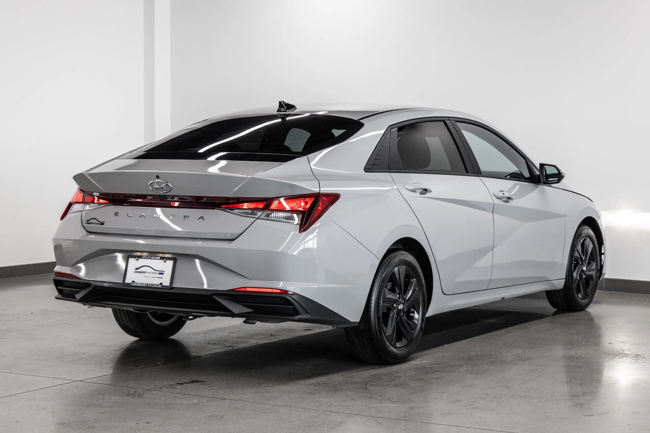 2023 Hyundai Elantra Preferred Main Image