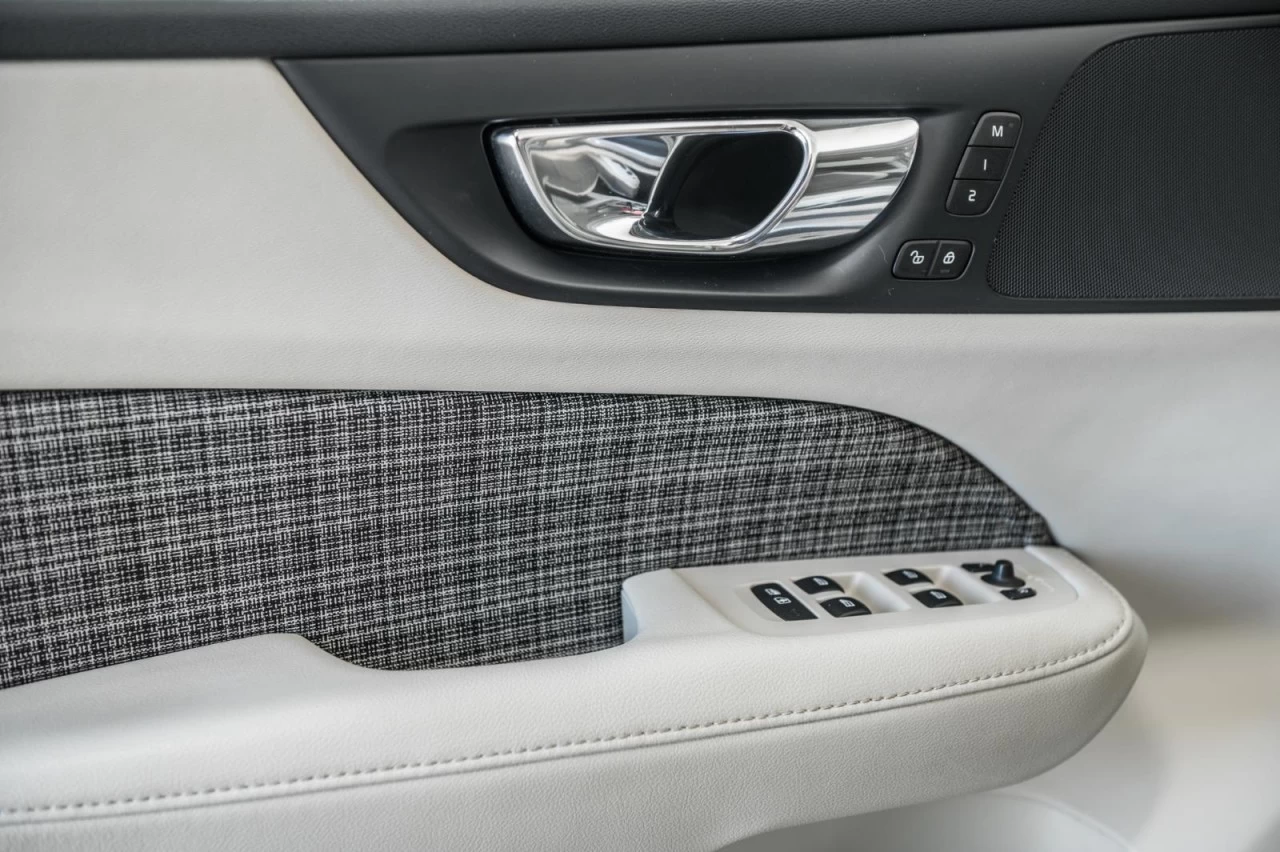 2020 Volvo V60 T5 AWD+TOIT.PANO+CUIR+CARPLAY+SIEGES.CHAUFFANTS Main Image