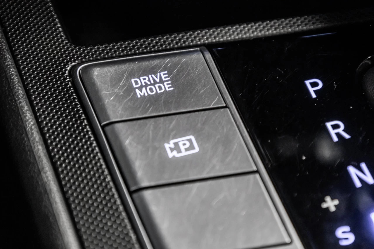 2022 Hyundai Elantra Preferred Main Image