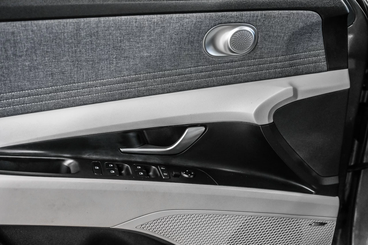 2021 Hyundai Elantra Ultimate Tech Main Image