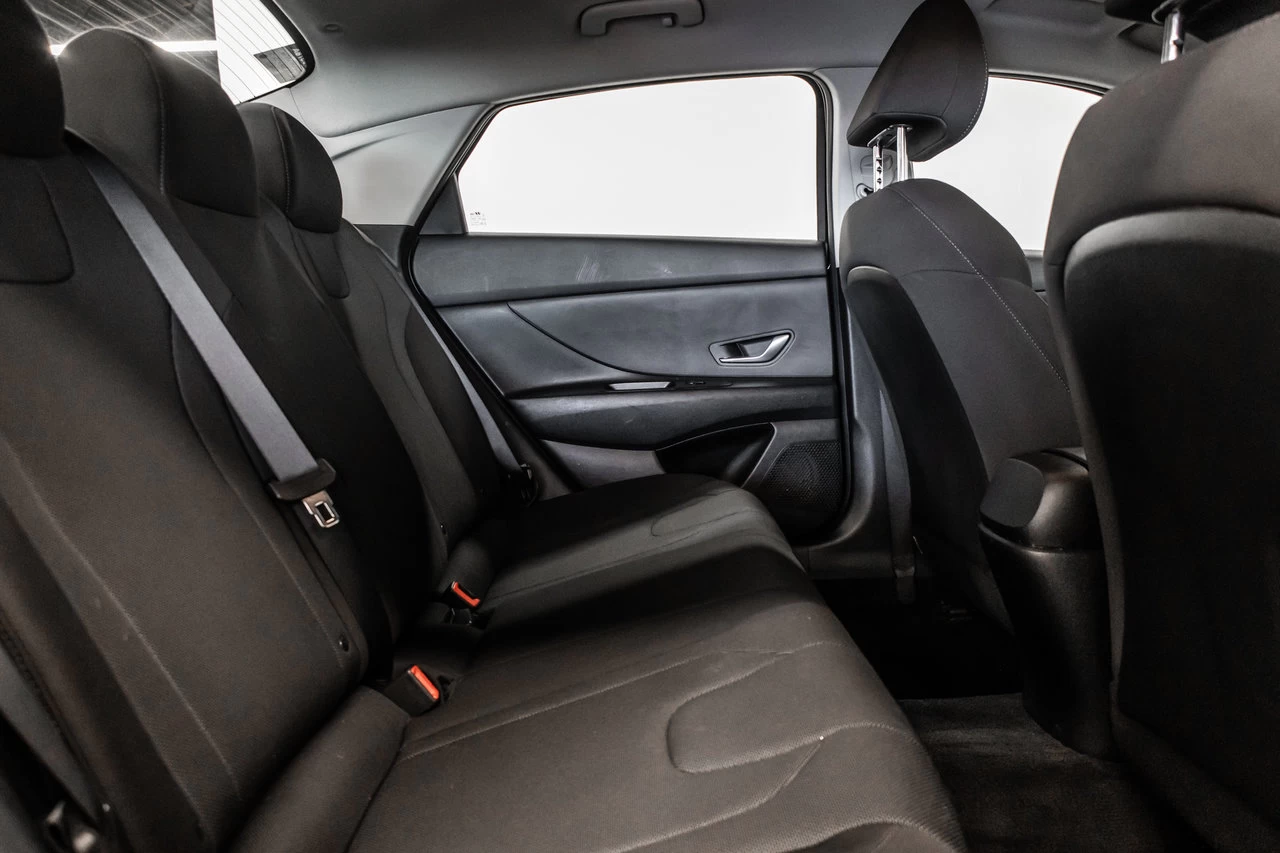 2023 Hyundai Elantra Essential Main Image