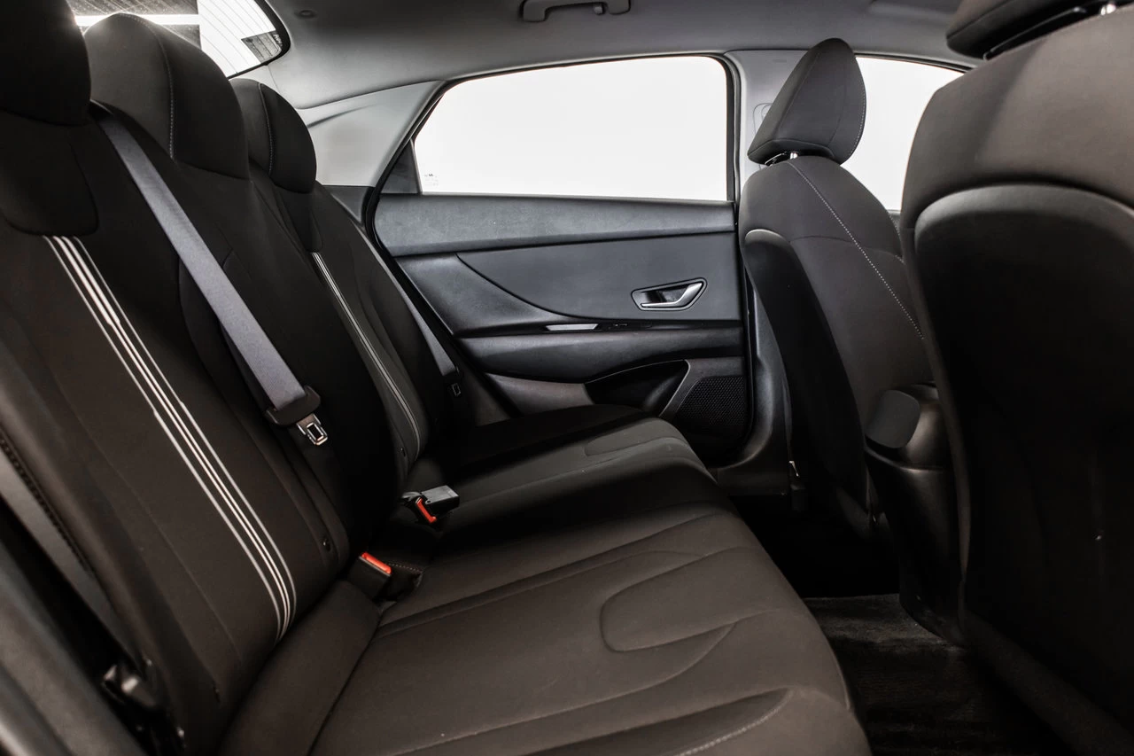 2022 Hyundai Elantra hybrid Preferred Main Image