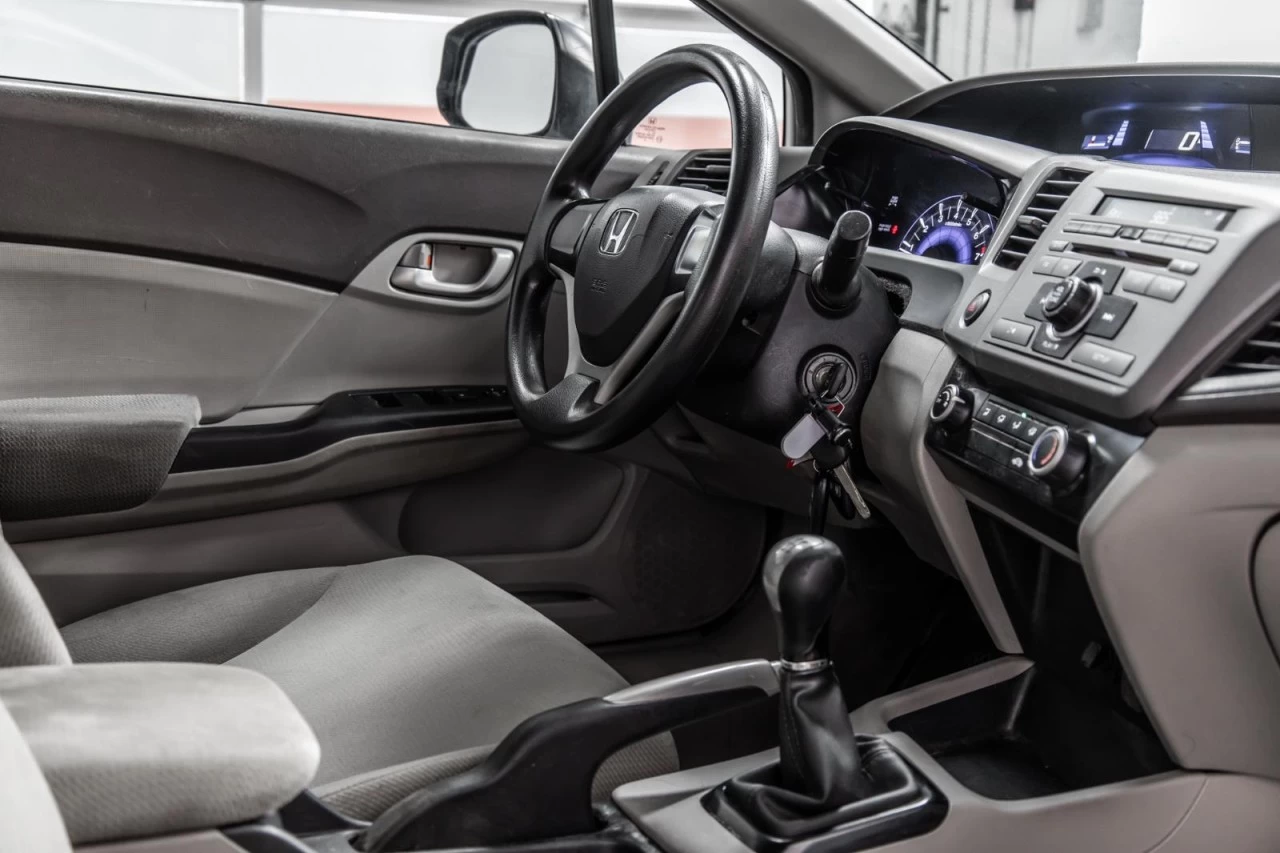 2012 Honda Civic Sedan Manuelle de base AUBAINE!!! Image principale