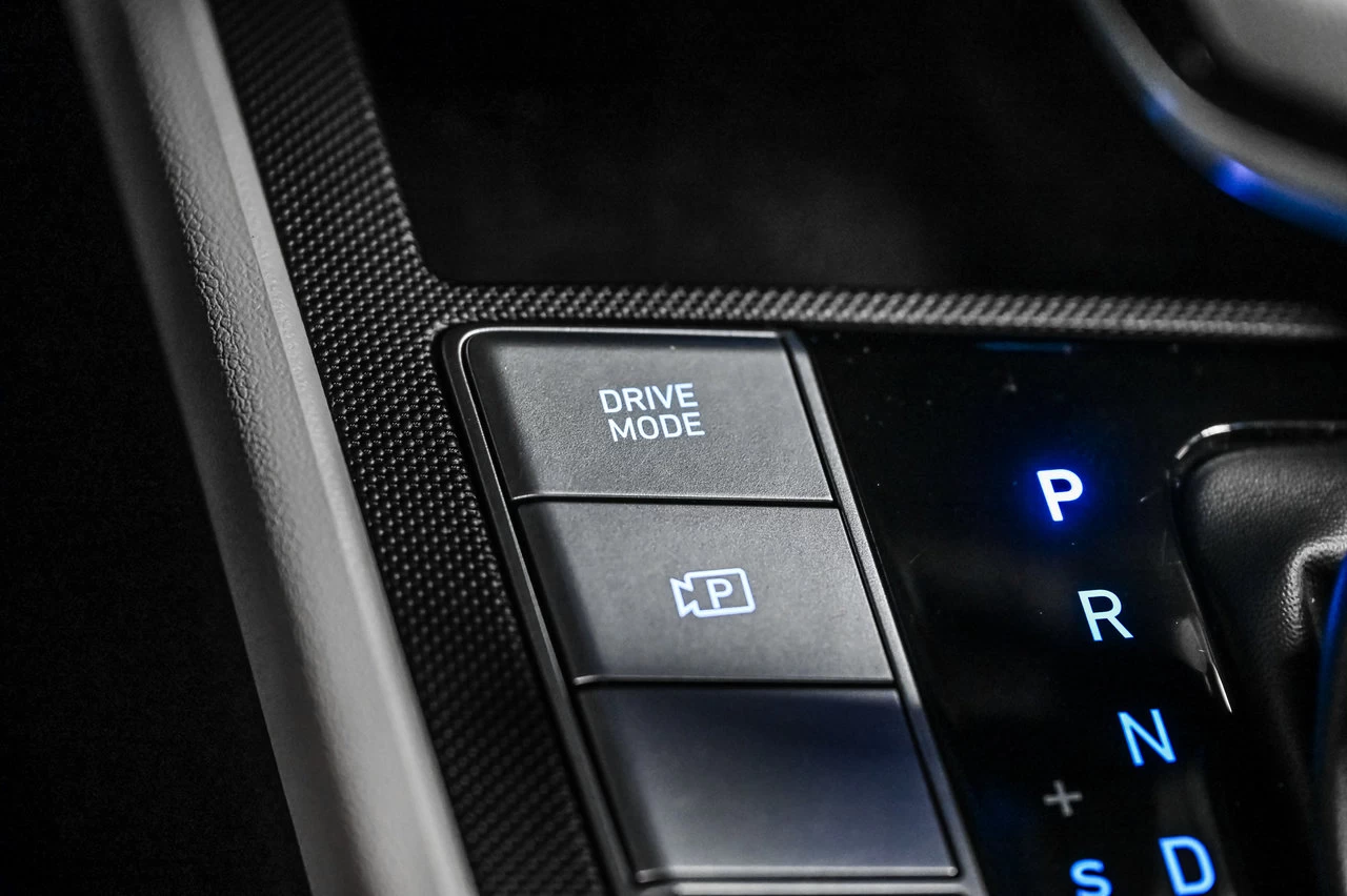 2021 Hyundai Elantra Ultimate Tech Main Image