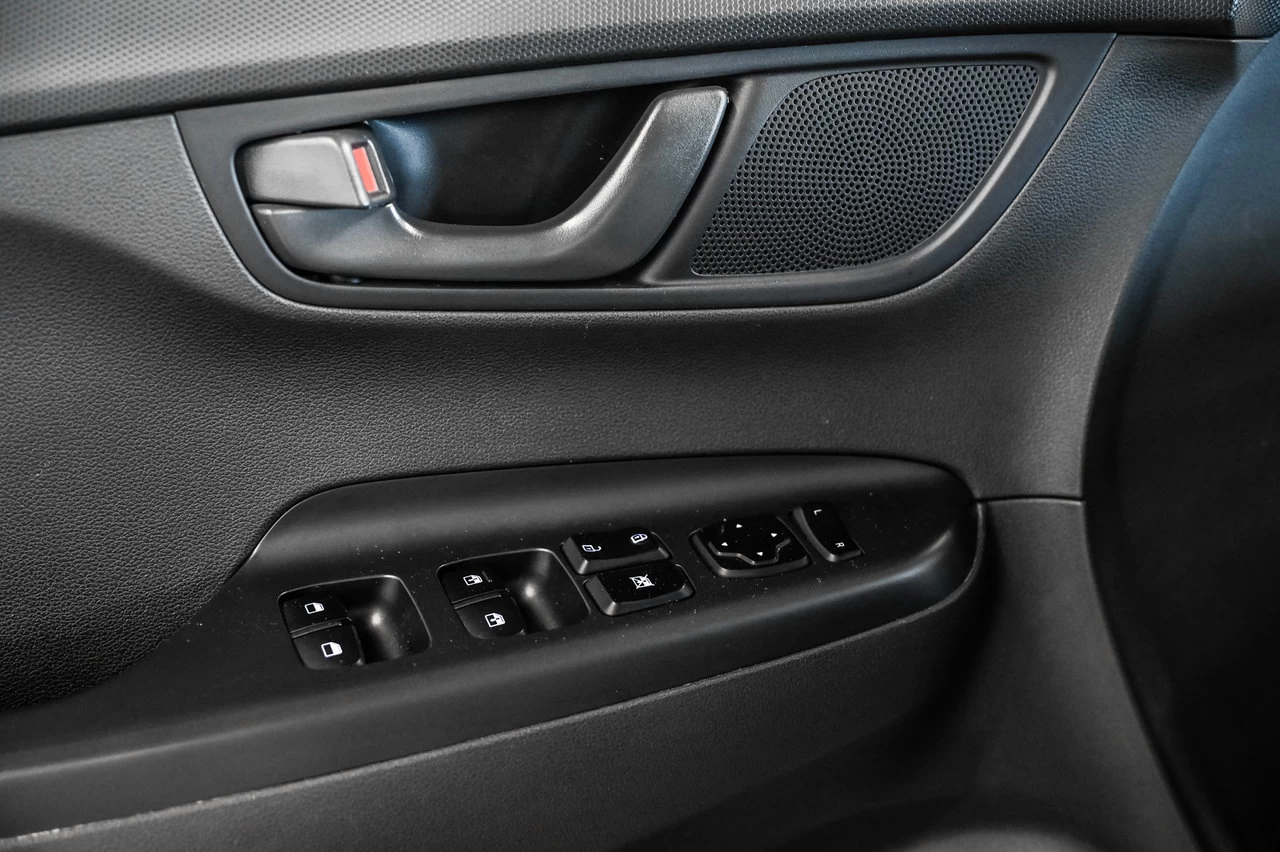 2023 Hyundai Kona Preferred Main Image