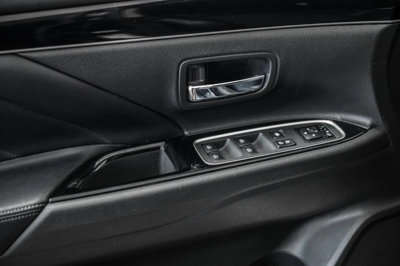 2019 Mitsubishi Outlander PHEV S-AWC CUIR+TOIT.OUVRANT+CARPLAY+SIEGES.CHAUFFANTS Main Image