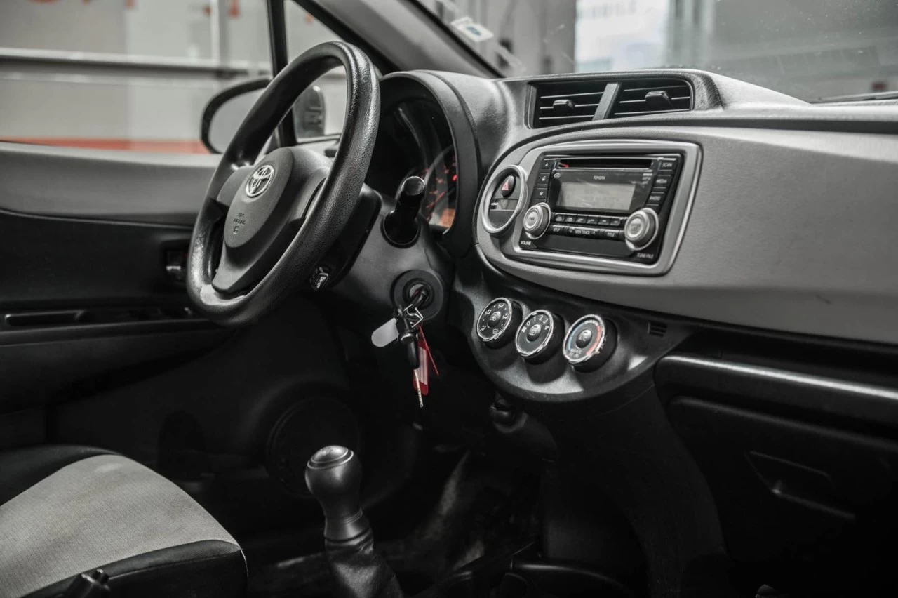 2012 Toyota Yaris Manuelle Hatchback AUBAINE! Image principale