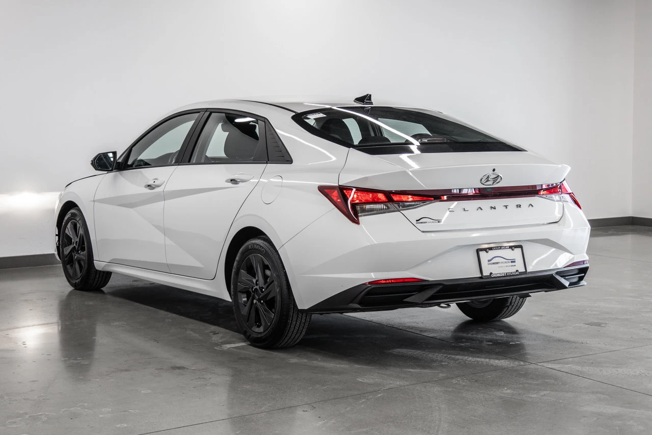 2022 Hyundai Elantra Preferred Main Image