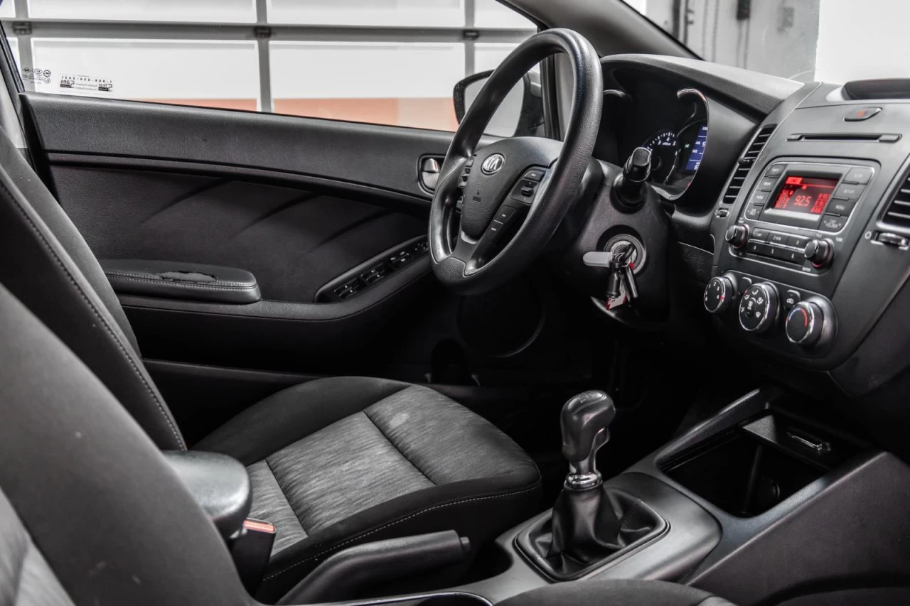 2014 Kia Forte Manuelle de base Garantie 1 AN Image principale