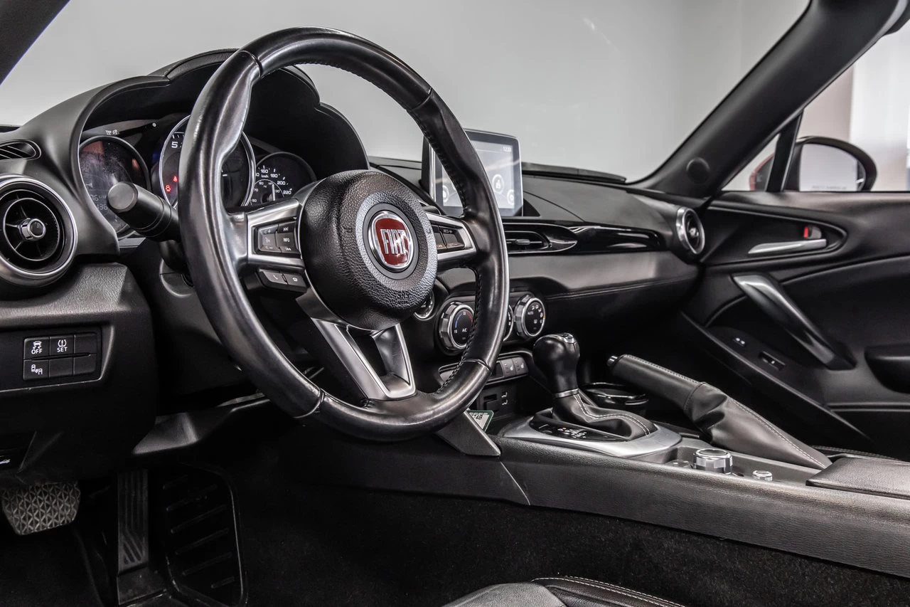 2017 Fiat 124 Spider Lusso Convertible Image principale