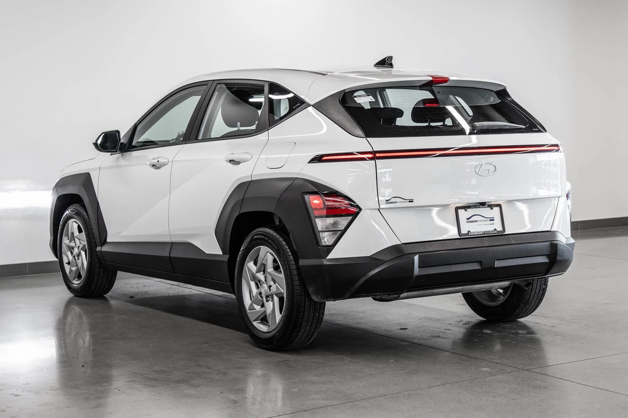 2024 Hyundai Kona Essential Main Image