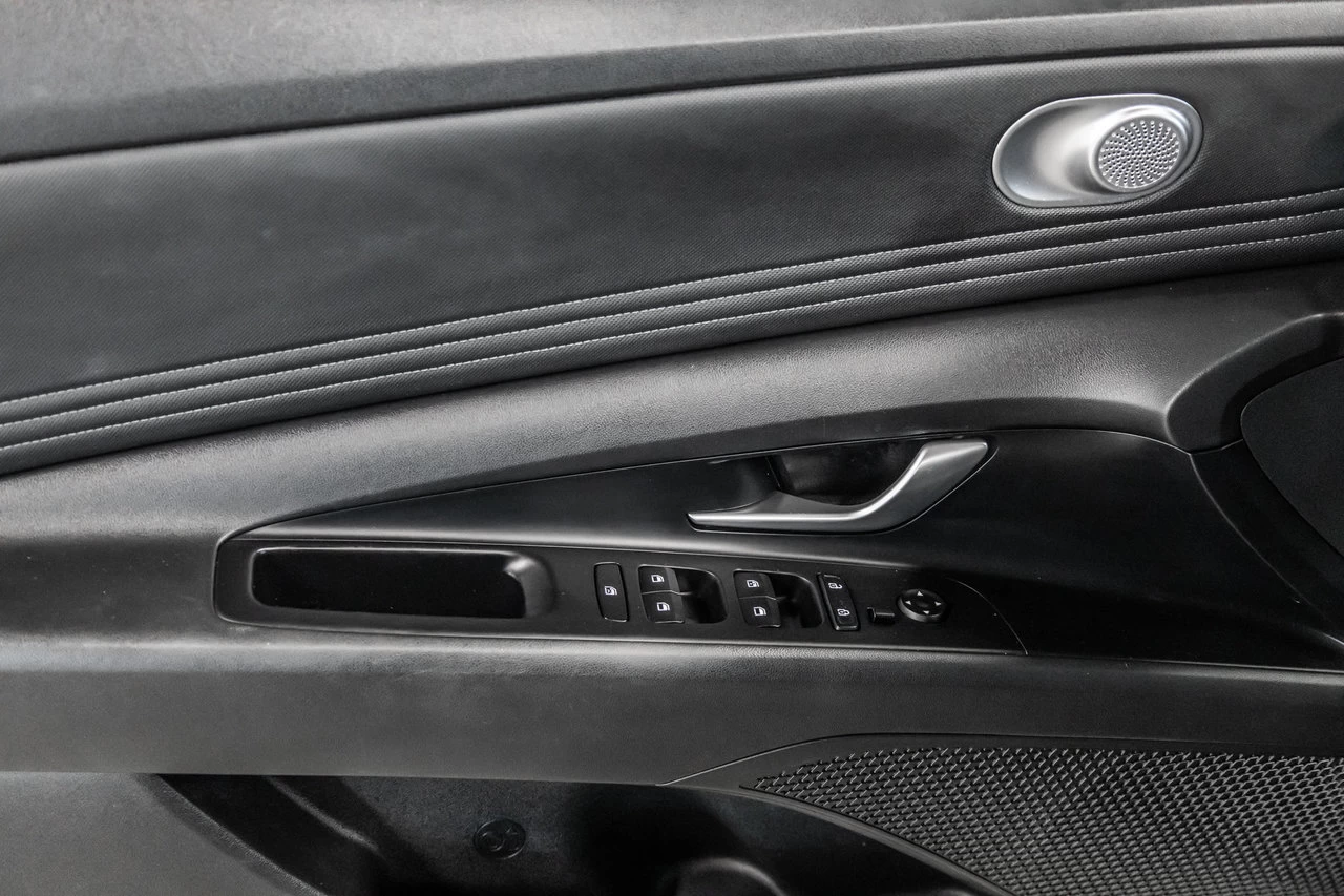 2023 Hyundai Elantra Preferred Main Image