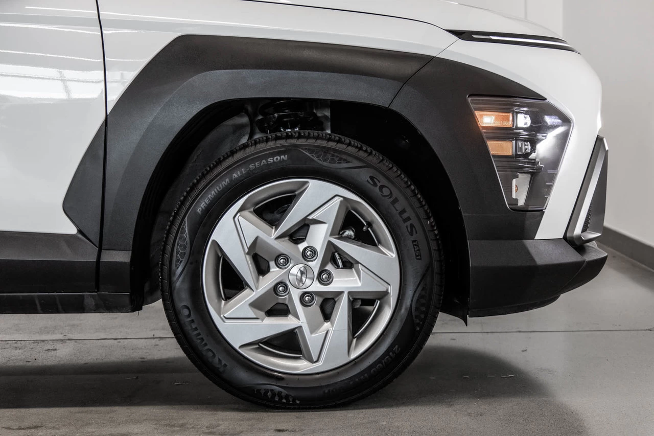 2024 Hyundai Kona Essential Main Image