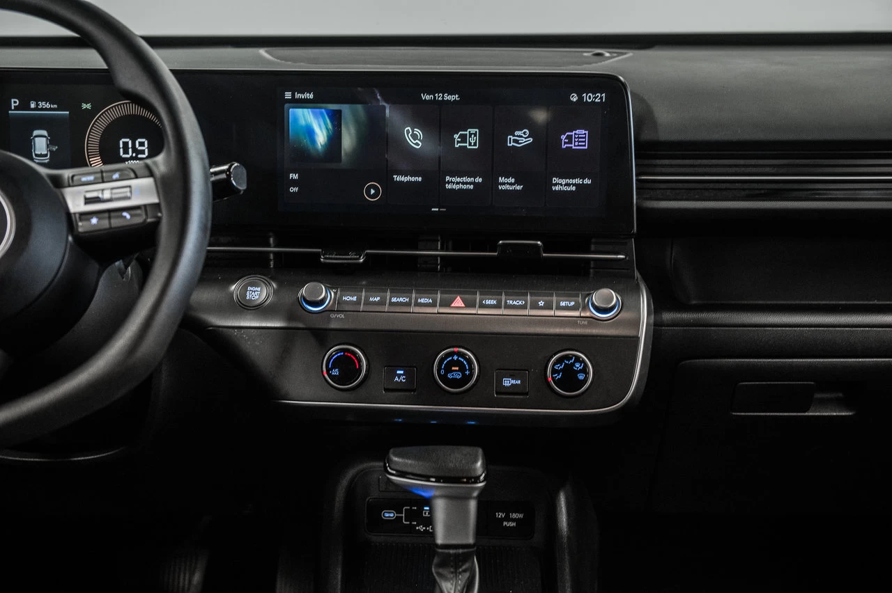 2024 Hyundai Kona Essential Main Image