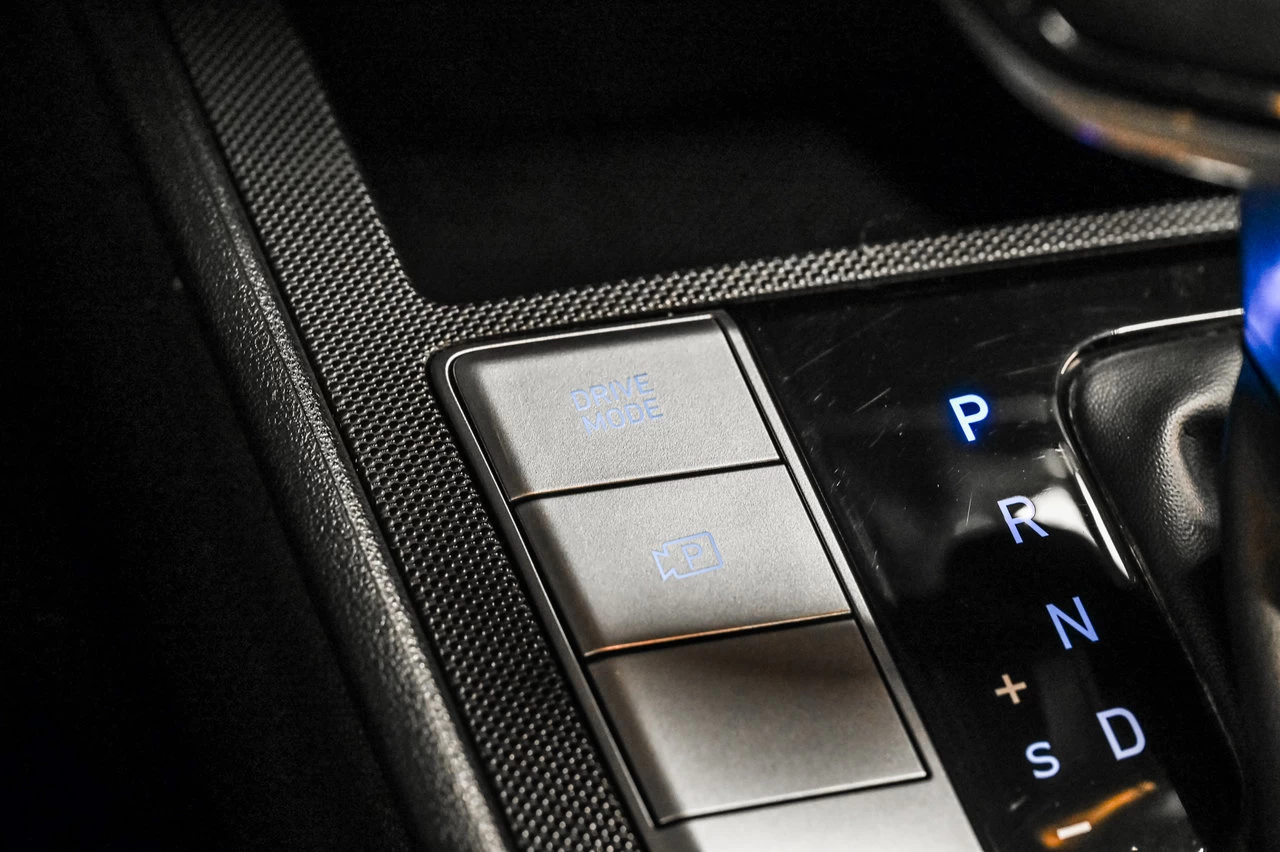 2022 Hyundai Elantra Preferred Main Image