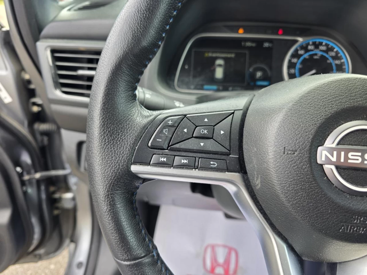 2023 Nissan LEAF SV Hatchback Main Image