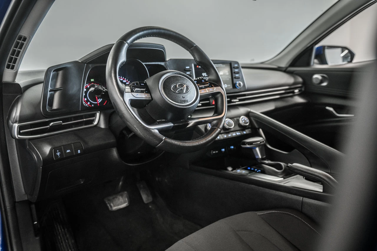2022 Hyundai Elantra Preferred Image principale