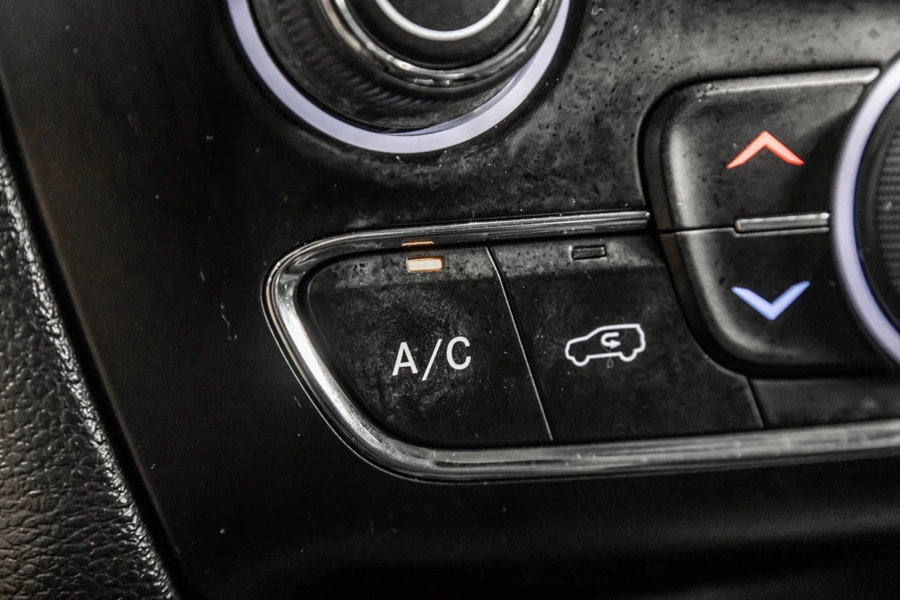 2019 Jeep Cherokee Limited V6 4x4 Main Image