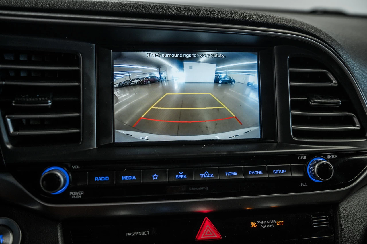 2020 Hyundai Elantra Luxury Main Image