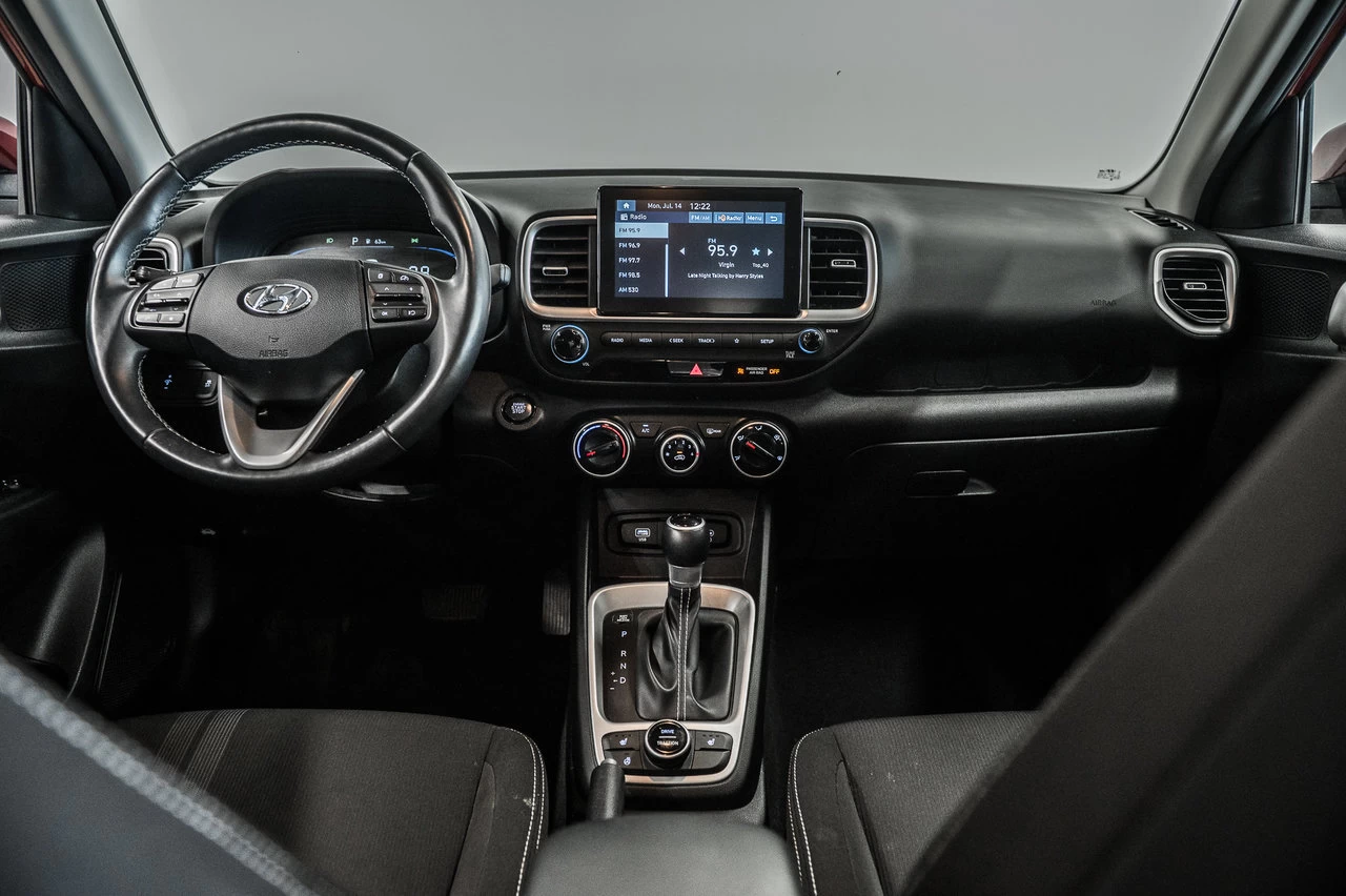 2023 Hyundai Venue Preferred Main Image