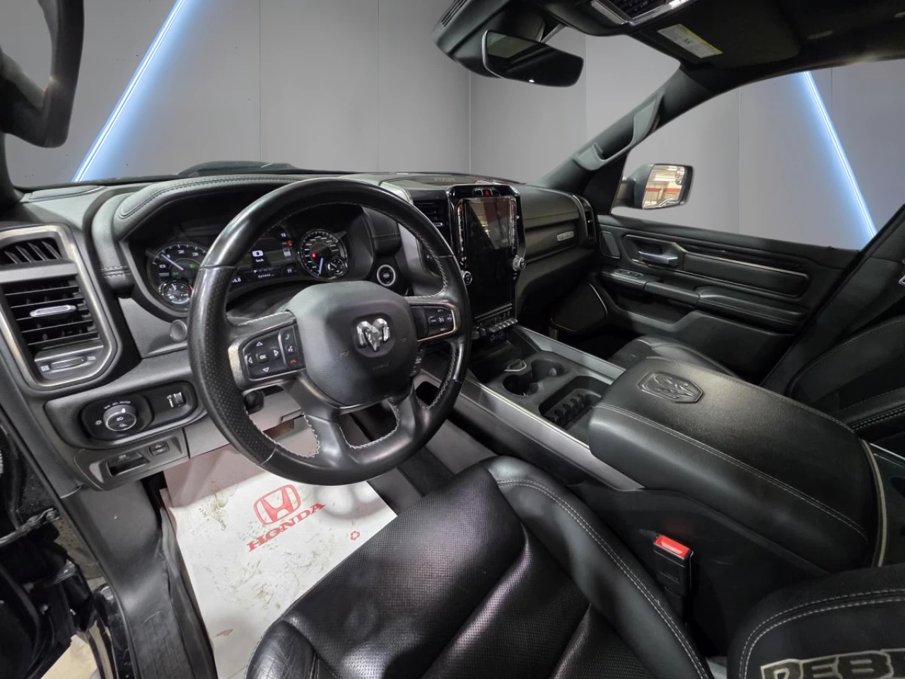2022 RAM 1500 Rebel 4x4 Crew Cab 5'7" Box Image principale