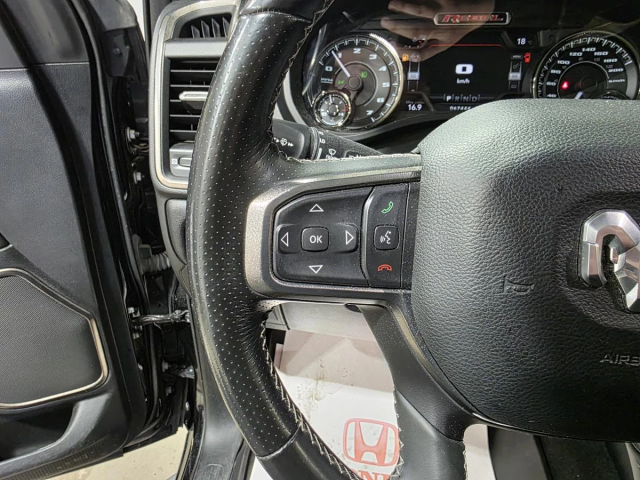 2022 RAM 1500 Rebel 4x4 Crew Cab 5'7" Box Image principale