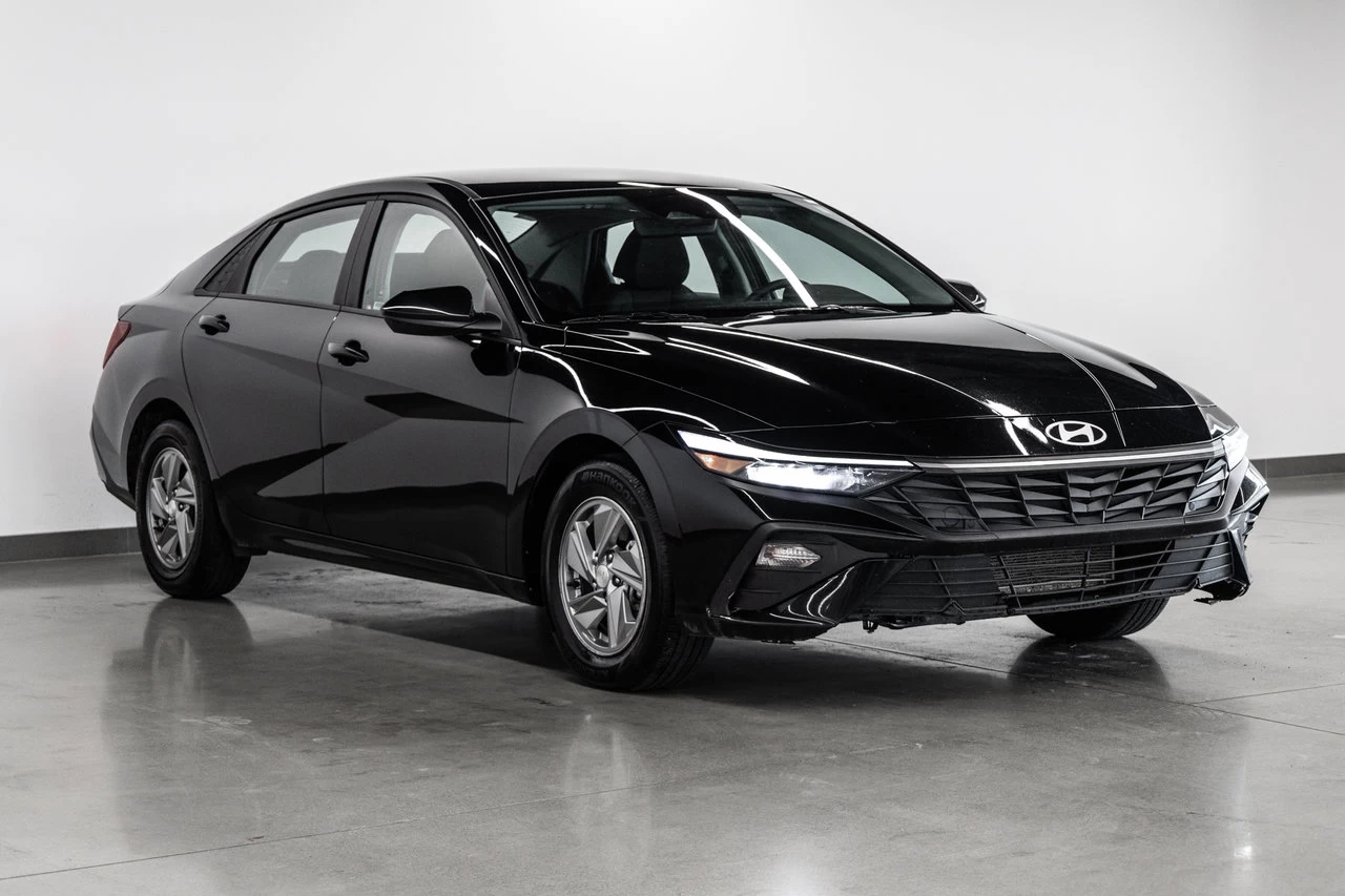 2024 Hyundai Elantra Essential Main Image