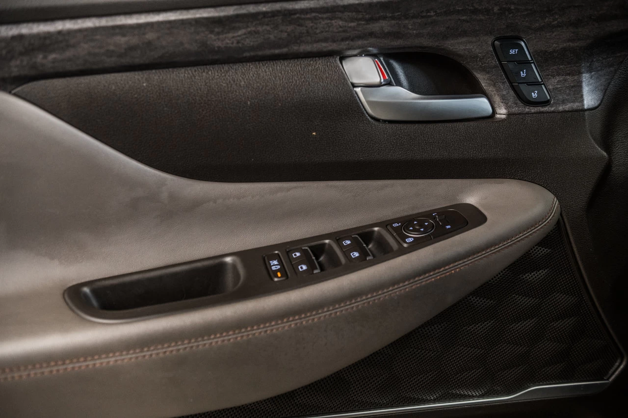 2020 Hyundai Santa Fe Luxury 2.0t Awd Main Image