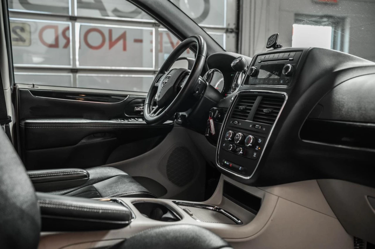 2015 Dodge Grand Caravan SXT Premium Plus Garantie 1 AN Main Image