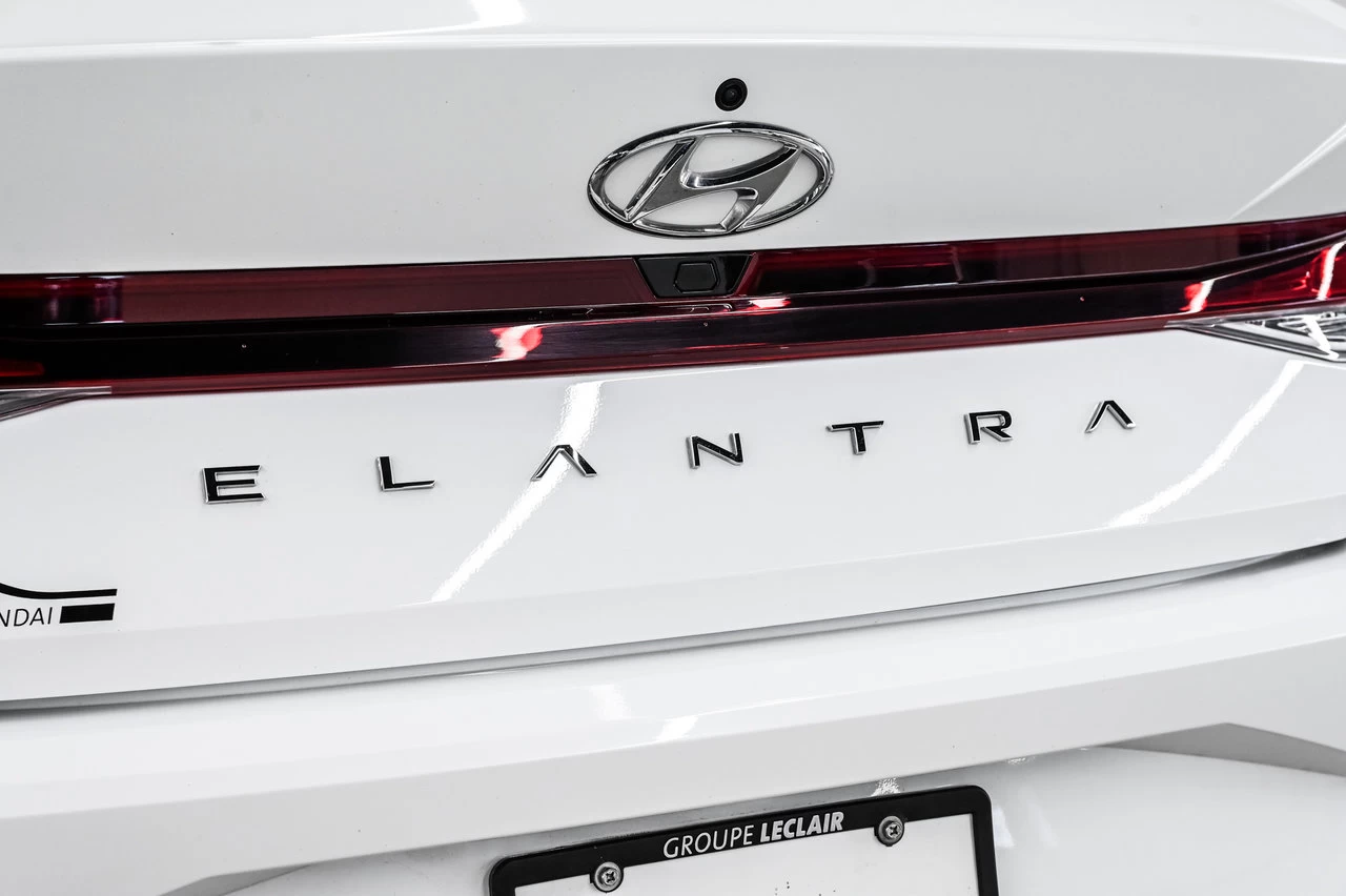 2022 Hyundai Elantra Preferred Main Image