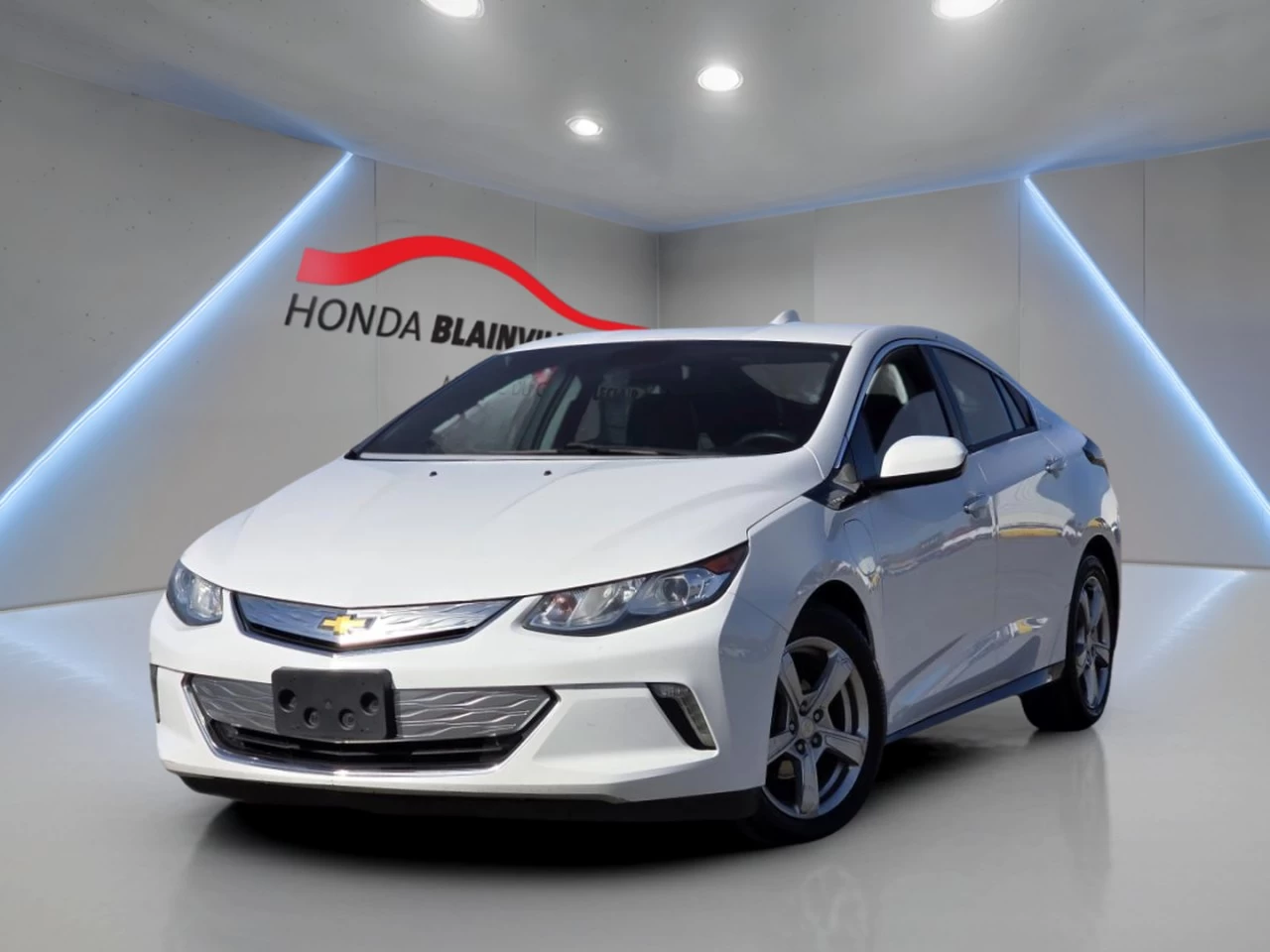 2017 Chevrolet Volt Hatchback LT Main Image
