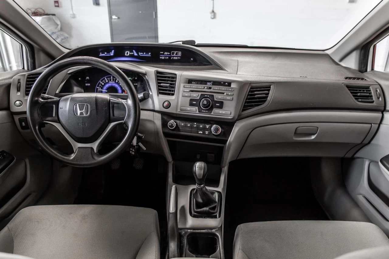 2012 Honda Civic Sedan Manuelle de base AUBAINE!!! Image principale