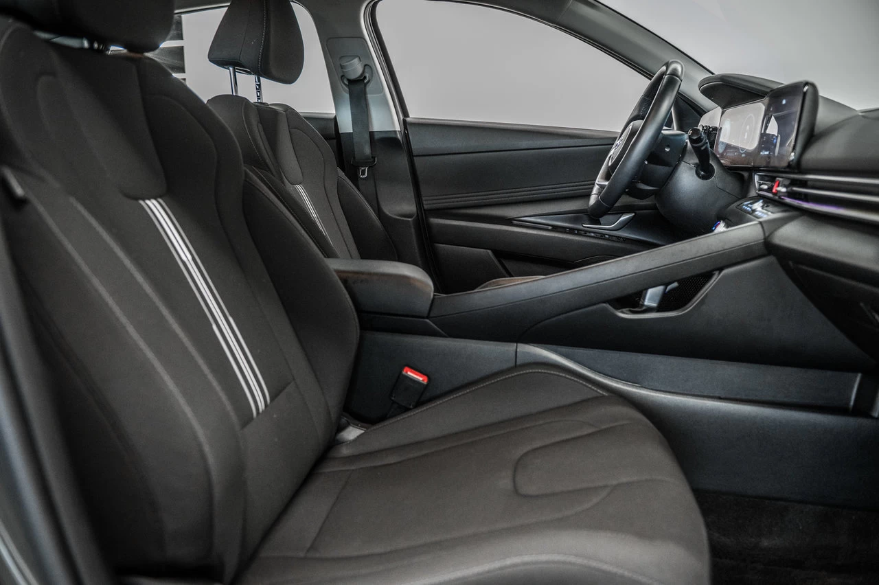 2023 Hyundai Elantra Preferred Tech Image principale