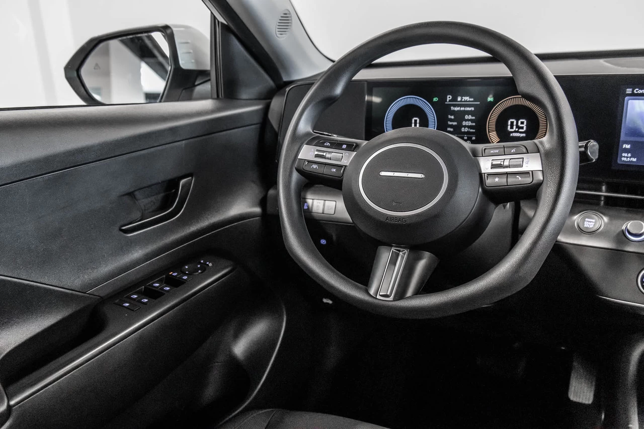 2024 Hyundai Kona Essential Main Image